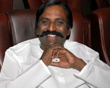 வைரமுத்துவின் கவிஞர்கள் தினம்!