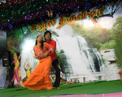 குற்றாலம் சாரல் விழாவில் குத்தாட்டம்-அதிர்ச்சி!