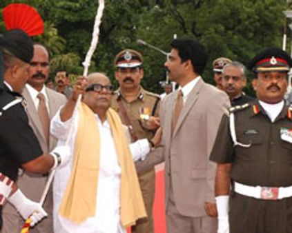 மாநில அரசு ஊழியர்களுக்கும் ஊதிய உயர்வு-கருணாநிதி