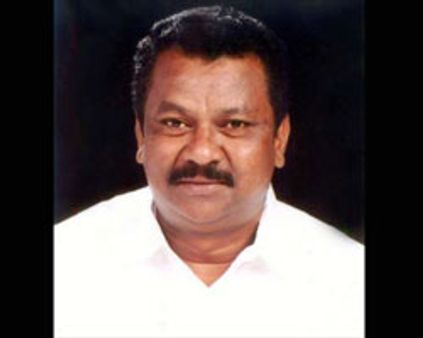 கடத்தல் புகார்-கைத்தறி அமைச்சர் என்.கே.கே.பி. ராஜா நீக்கம்