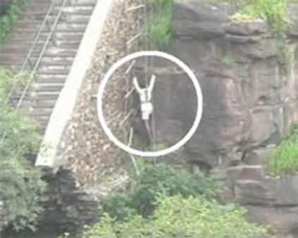 ராஜஸ்தான்-மலைக்கோவில் படிக்கட்டுகள் சரிந்து 3 பேர் பலி, இடிபாடுகளில் 250 பேர்