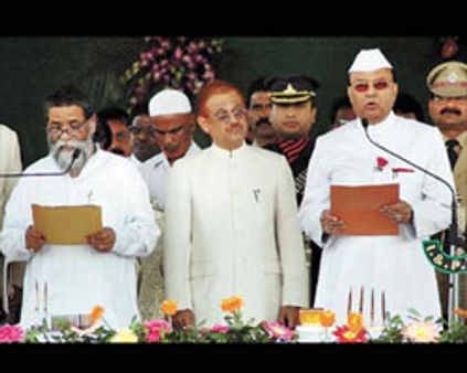 அப்பாடா.. முதல்வரானார் சிபு: 1ம் தேதிக்குள் மெஜாரிட்டியை நிரூபிக்க வேண்டும்