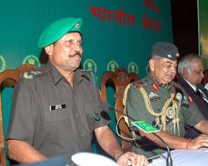 கெளரவ ~~லெப்டினன்ட் கர்னல்~~ ஆனார் கபில்தேவ்!