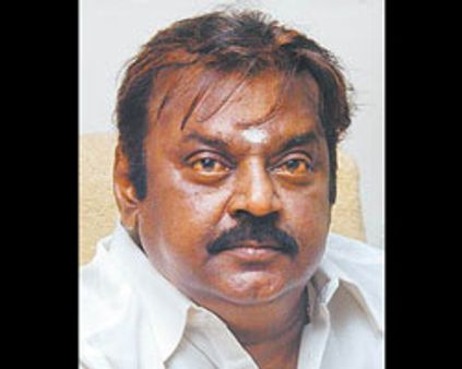 கருணாநிதி தூண்டிவிட்டு வடிவேலு பேசுகிறார்-விஜயகாந்த்