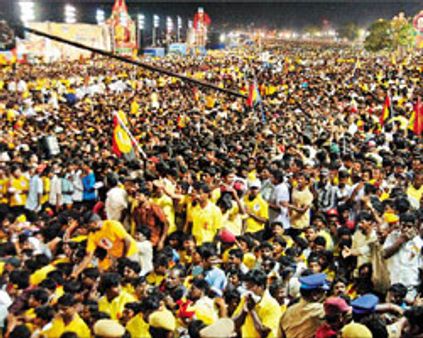 விஜய்காந்த் பேரணி: நெரிசலில் விழிபிதுங்கிய சென்னை!