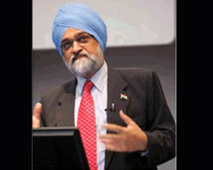 இந்திய, வெளிநாட்டு வங்கிகளின் டெபாசிட்டுகளுக்கு ஆபத்தில்லை: அலுவாலியா