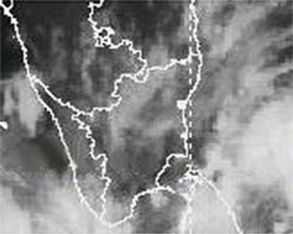 தமிழகத்தில் கன மழை: ஆறுகளில் வெள்ளப் பெருக்கு - கடல் கொந்தளிப்பு