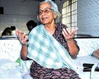 உறவுகளின் துரோகம்: முதியோர் இல்லத்தில் ஒரு மூத்த எழுத்தாளர்!