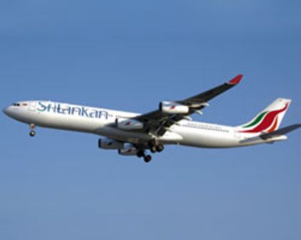 அவசரமாய் தரையிறங்கிய இலங்கை விமானம்