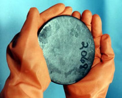 யுரேனியம் கடத்திய இருவர் கைது