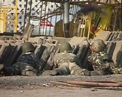 சத்ரபதி சிவாஜி ஸ்டேஷனில் துப்பாக்கிச் சூடு-கான்ஸ்டபிளால் ஏற்பட்ட பீதி