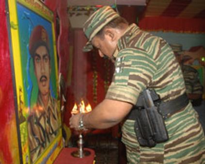 இந்தியா எங்கள் நண்பன், தடைகளை நீக்க வேண்டும்-பிரபாகரன்