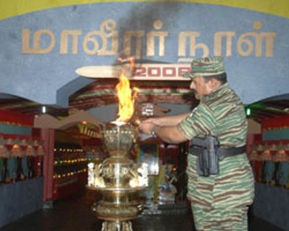 இந்தியா எங்கள் நண்பன், தடைகளை நீக்க வேண்டும்-பிரபாகரன்