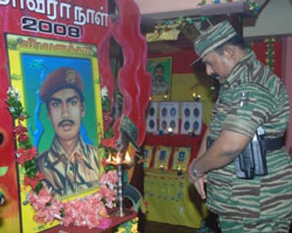 இந்தியா எங்கள் நண்பன், தடைகளை நீக்க வேண்டும்-பிரபாகரன்