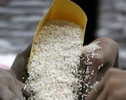 இலங்கை தமிழர்களுக்கு 80,000 உணவு-துணி பாக்கெட்டுகள்