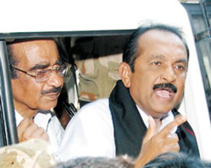 தமிழர்கள் சிந்தும் ரத்தம்: மன்மோகன் தான் பொறுப்பு- வைகோ