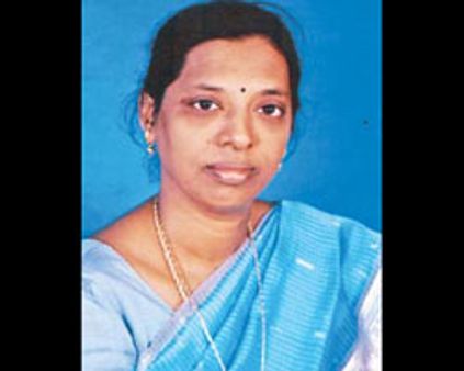 மனு தாக்கல் செய்தார் லதா-பிரச்சாரத்தில் அழகிரி