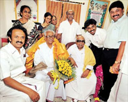 ~~~~இனங்காக்கும் போருக்கு இவர்தான் தளகர்த்தர்~~~~