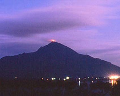 திருவண்ணாமலை அருணாச்சலேஸ்வரர் கோவிலில் மகா தீபம் ஏற்றப்பட்டது