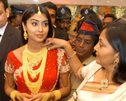 முதலீடு அதிகரிப்பு: மீண்டும் ரூ.10,000க்கு போகும் தங்கம்!