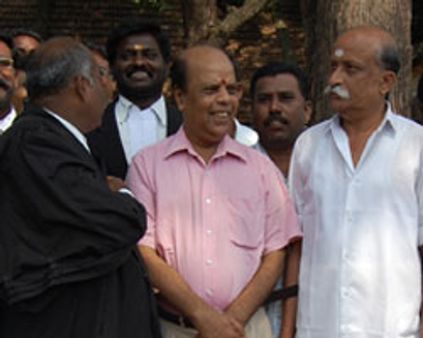 செங்கோட்டை கோர்ட்டில் எஸ்எஸ்.சந்திரன் சரண்