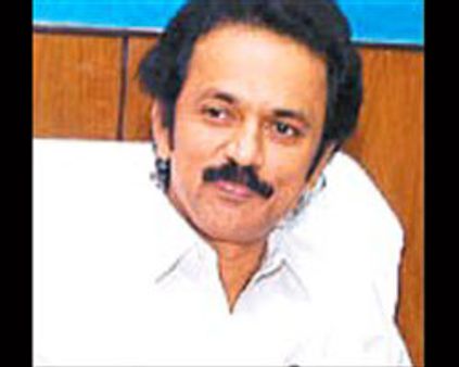 ஸ்டாலின், அதிமுக மீது வழக்கு-தேர்தல் ஆணையம் உத்தரவு