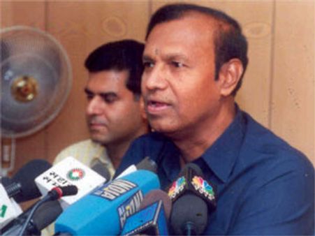 இலங்கைக்கு தடாலடியாக போக முடியாது-பாலு