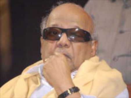 முதுகு வலி குறையவில்லை - நாளை கருணாநிதிக்கு ஆபரேஷன்