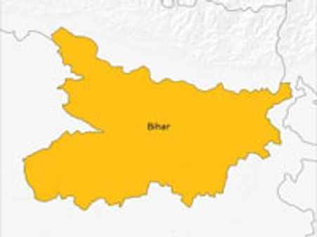 காதல் திருமணம்-மணமகன், 7 பேர் தலை வெட்டி கொலை