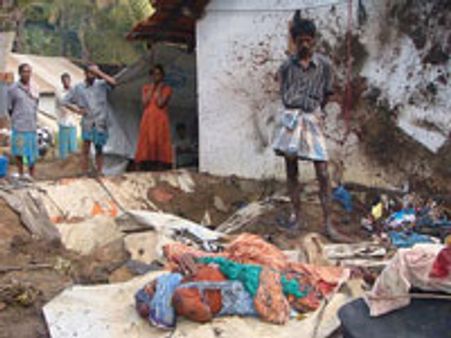 பாதுகாப்பு வளையத்தில் ~~க்ளஸ்டர் பாம்~~ தாக்குதல்-53 தமிழர்கள் பலி