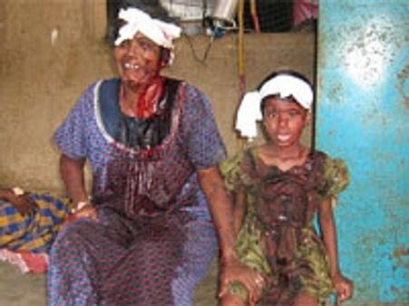 இலங்கையின் வெறித் தாக்குதல்: 49 சிறார்கள் உள்பட 108 பேர் படுகொலை