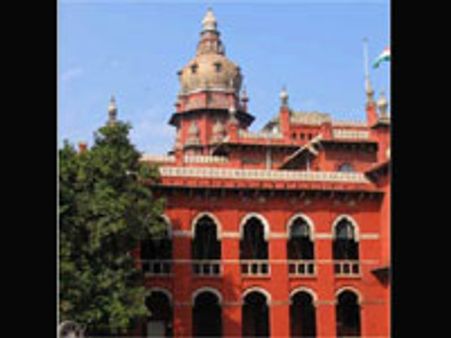 தடையை மீறி நாளை உயர்நீதிமன்றத்திற்குள் நுழைய வக்கீல்கள் முடிவு