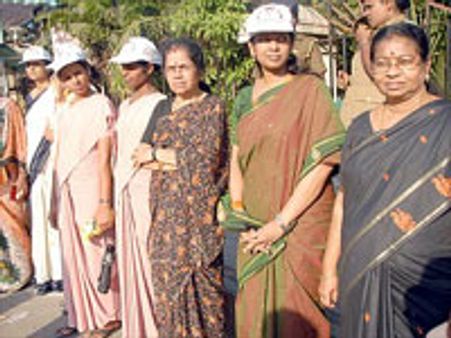 ஈழத் தமிழர்களைக் காக்கக் கோரி திமுக சார்பில் பிரமாண்ட மனித சங்கிலி