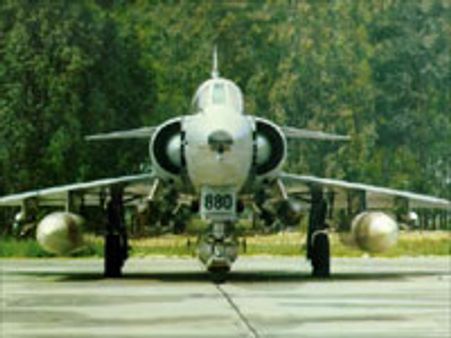 இலங்கை போர் விமானத்தை சுட்டு வீழ்த்திய புலிகள்