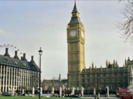 யு.கே நாடாளுமன்றம் முன் ஈழத் தமிழர் தீக்குளிப்பு