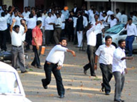 வக்கீல்களின் கலகமே மோதலுக்கு காரணம்-ஸ்ரீகிருஷ்ணா