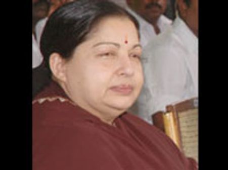 உண்ணாவிரதப் போராட்டம் - 9ம் தேதிக்கு மாற்றினார் ஜெ.