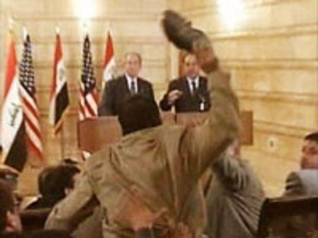 பாக்தாத்தில் புஷ் மீது ஷூ வீசிய நிருபருக்கு 3 ஆண்டு சிறை