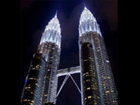 மலேஷியா: லட்சக்கணக்கான இந்திய தொழிலாளர் வெளியேறும் ஆபத்து