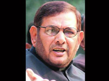 ஜார்ஜ் பெர்னாண்டசுக்கு 'ஆப்பு' வைத்த சரத் யாதவ்!