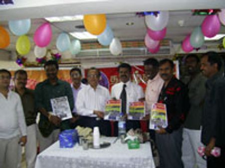 துபாயில் தமிழ்த் தேர் மாத கவிதை தொகுப்பு வெளியீடு