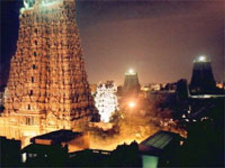 மீனாட்சி அம்மன் கோவில் கும்பாபிஷேகம்- விக்னேஸ்வர பூஜையுடன் தொடங்கியது  