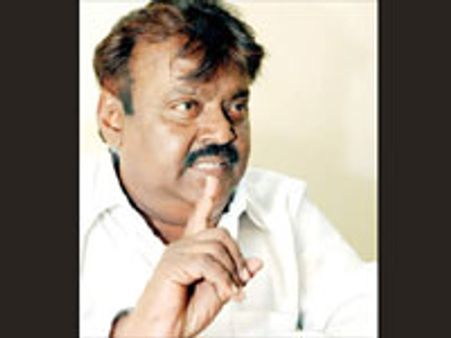 15 தொகுதி-பல கோடி பேரம் பேசினார்கள்: விஜயகாந்த்