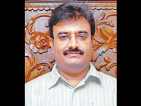 தூத்துக்குடி தேமுதிக வேட்பாளர் பள்ளித் தாளாளர்