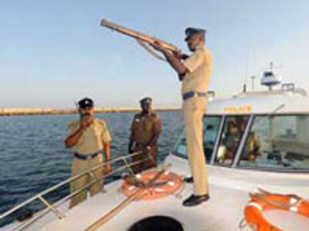 சென்னையில் மிதக்கும் காவல் நிலையம்