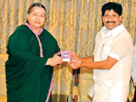 ஜெ.வை சந்தித்து மீண்டும் அதிமுகவில் இணைந்தார் கு.ப.கிருஷ்ணன்