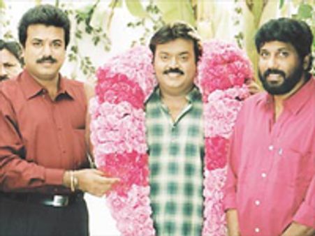 தேமுதிக இறுதி வேட்பாளர்கள் பட்டியல்- கள்ளக்குறிச்சியில் விஜய்காந்த் மச்சான்!