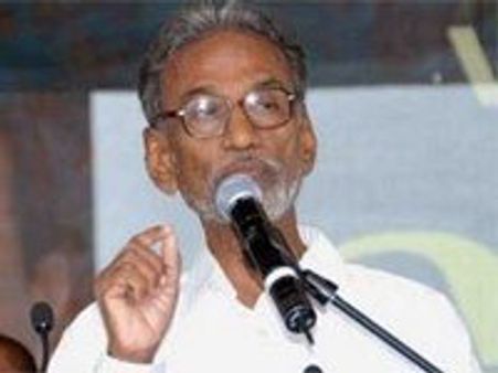 கருணாநிதி தமிழர்களின் முதுகில் குத்துகிறார்-நெடுமாறன்