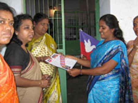 ஸ்டாம்ப் வெளியிட்டு பெண்கள் ஓட்டு வேட்டை!