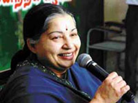 மாத சம்பளம் வாங்குவோருக்கு முழு வரி விலக்கு-அதிமுக